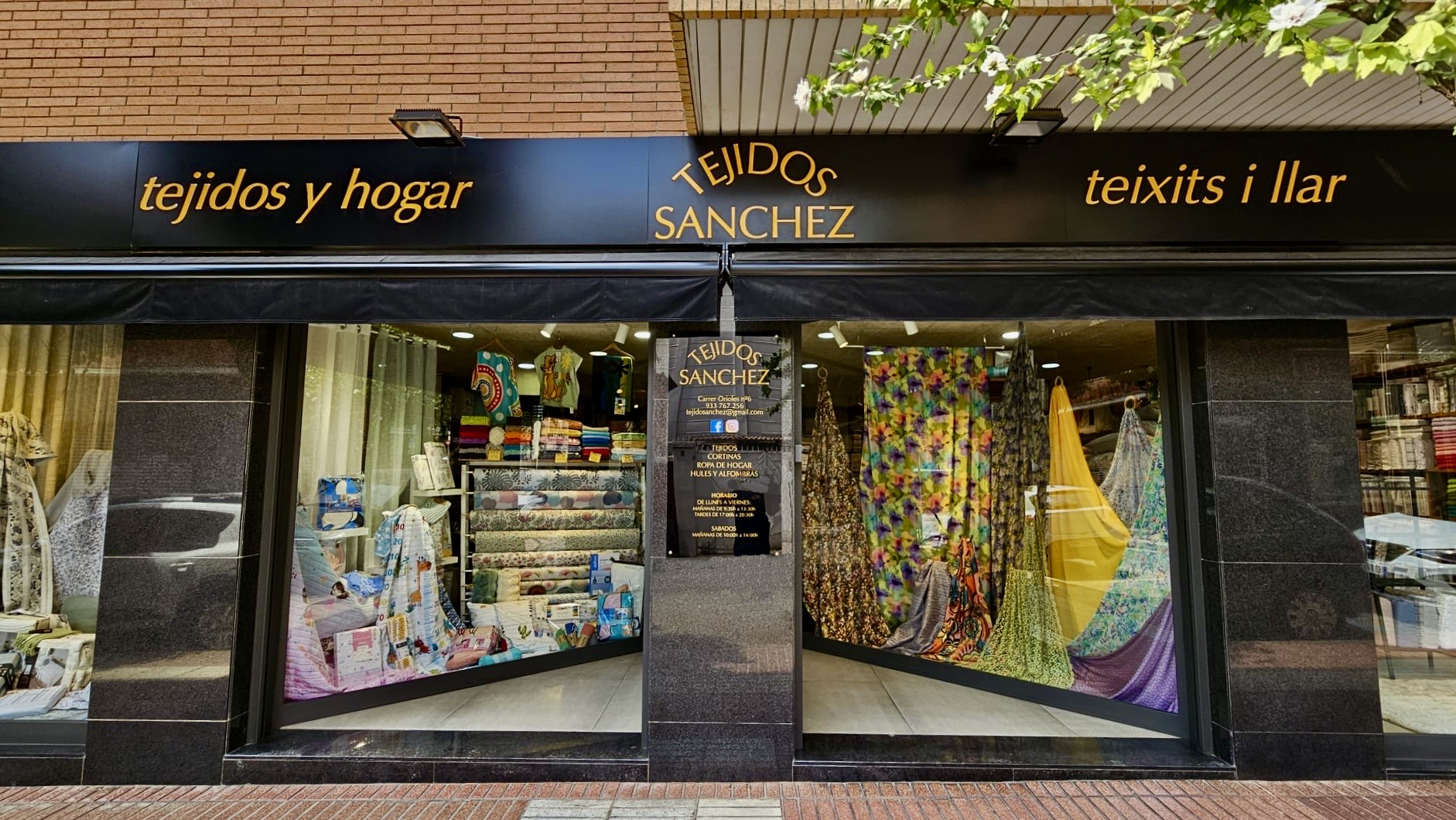 Fachada de la tienda Tejidos Sánchez en Cornellà